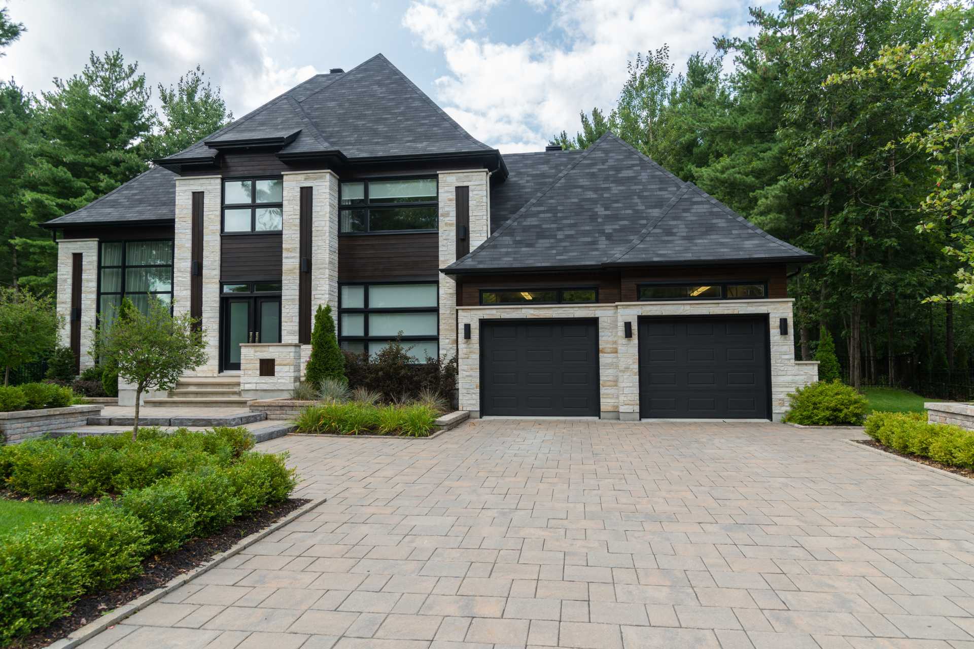 Designing a Concrete Driveway to Match a Custom Home’s Architecture