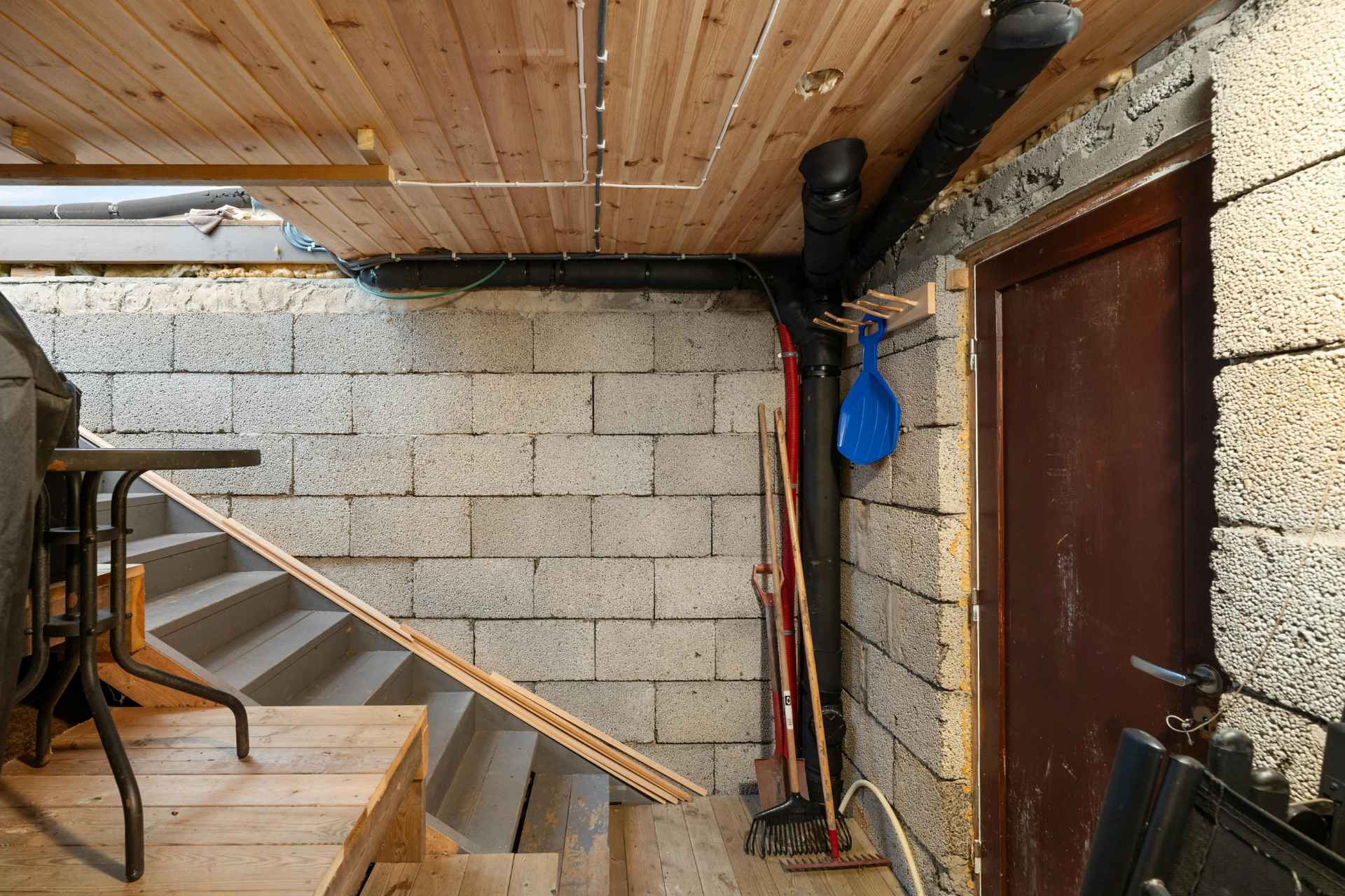 Foundation Load-Bearing Capacity: Building Science and Engineering Behind Basement Underpinning